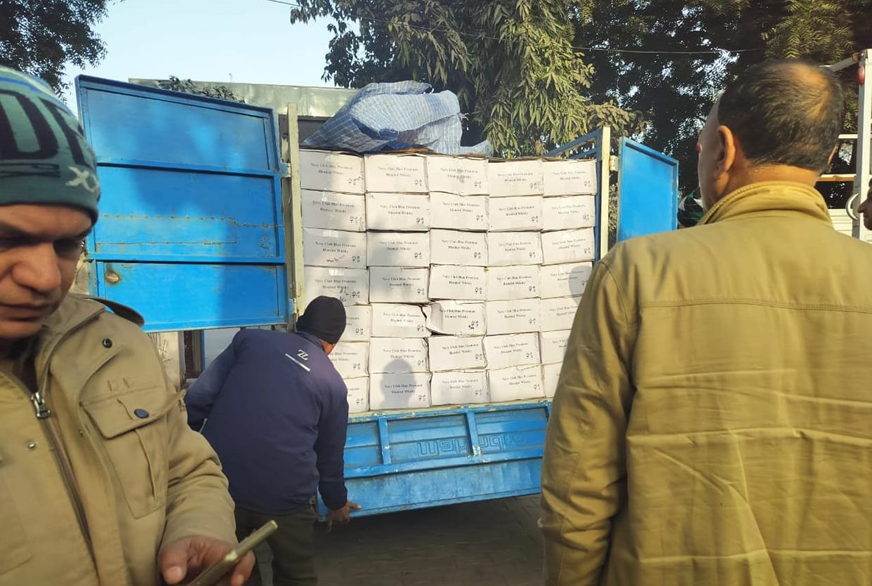 Chief Minister Flying Squad team raided and caught 224 boxes of liquor