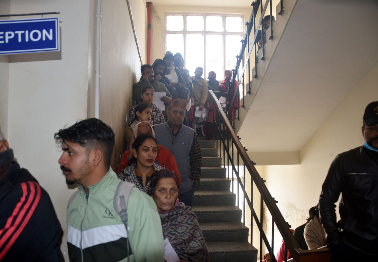 Long queues in government labs, numbers coming after four hours