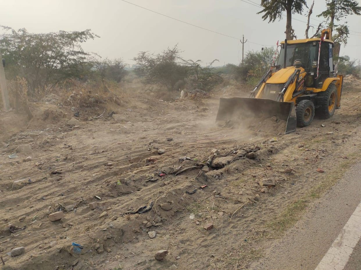Sanitation branch operated bulldozer in the city without technical branch's approval, bills stopped