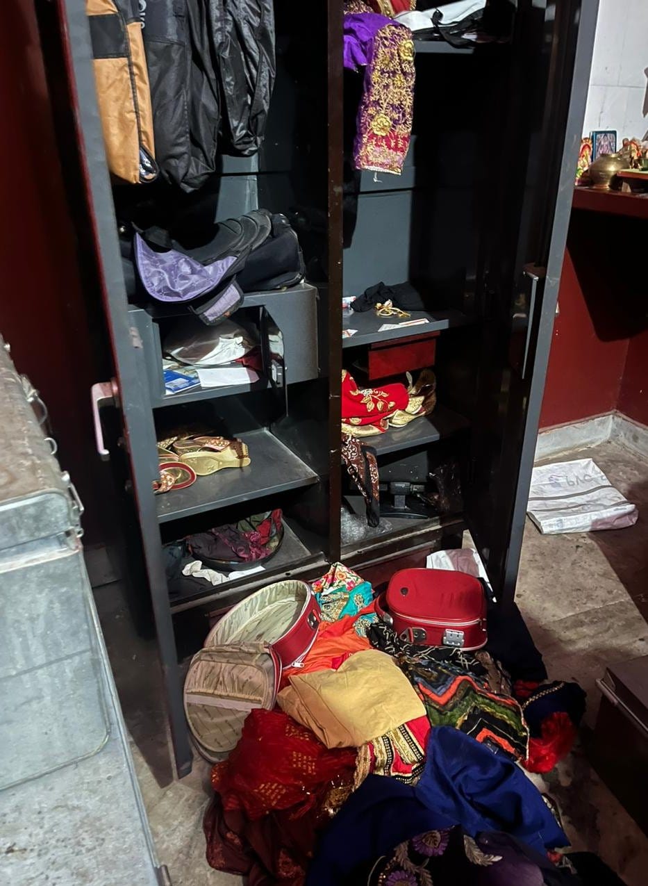 Thieves broke the lock near the police station and took away jewelery worth four lakhs