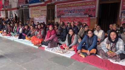 Hunger strike ends, memorandum submitted to Tehsildar