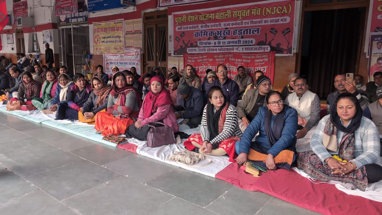 Hunger strike ends, memorandum submitted to Tehsildar