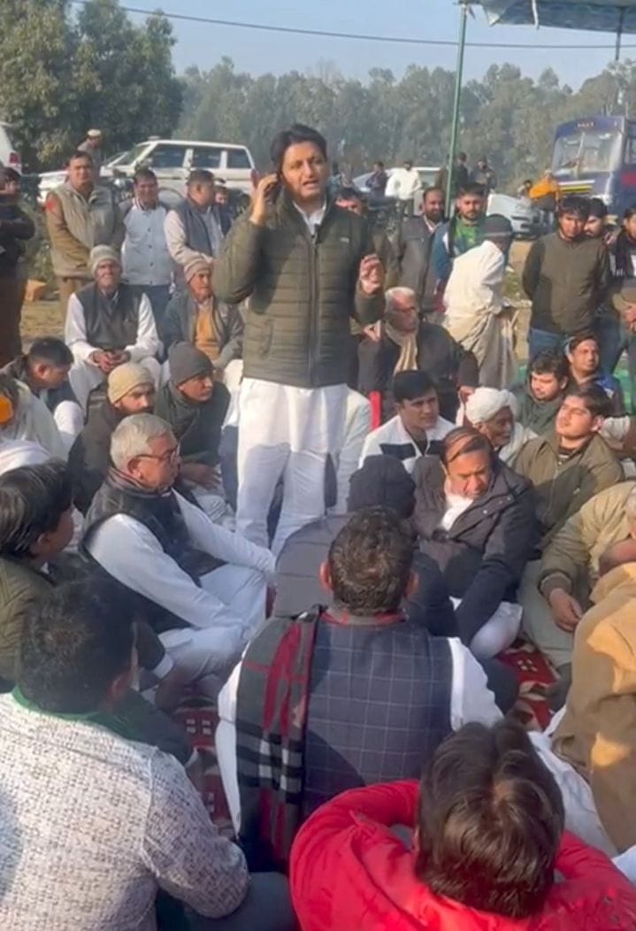 Protest against power grid line: Farmers speak in Panchayat, work is being done without compensation and notice, will meet DC today