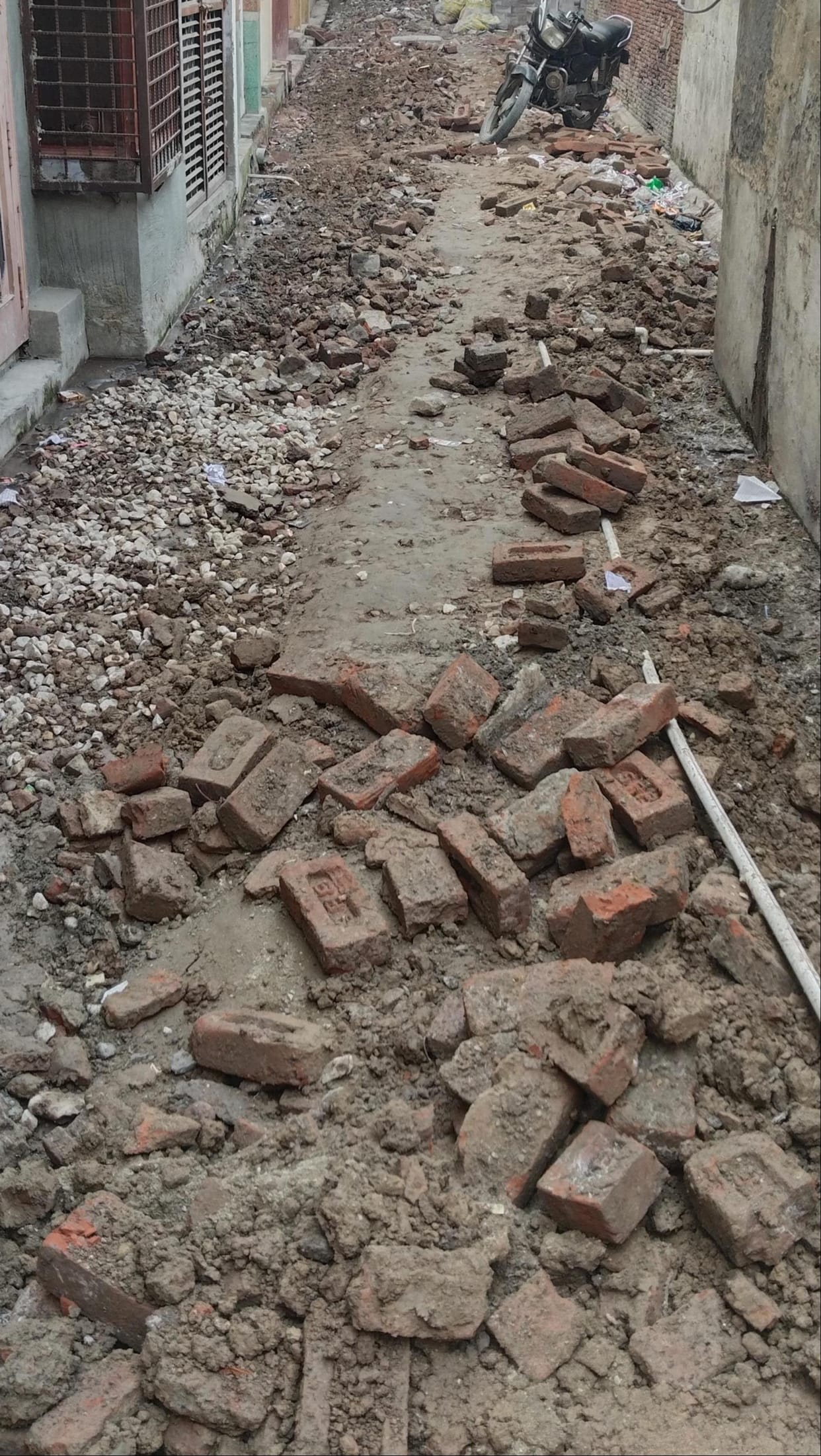 Allegation of uprooting road without tender, people upset