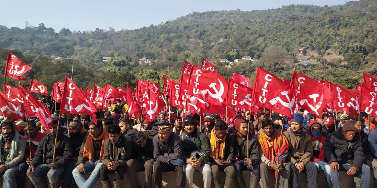 Workers protested against their demands and raised slogans against the company management.