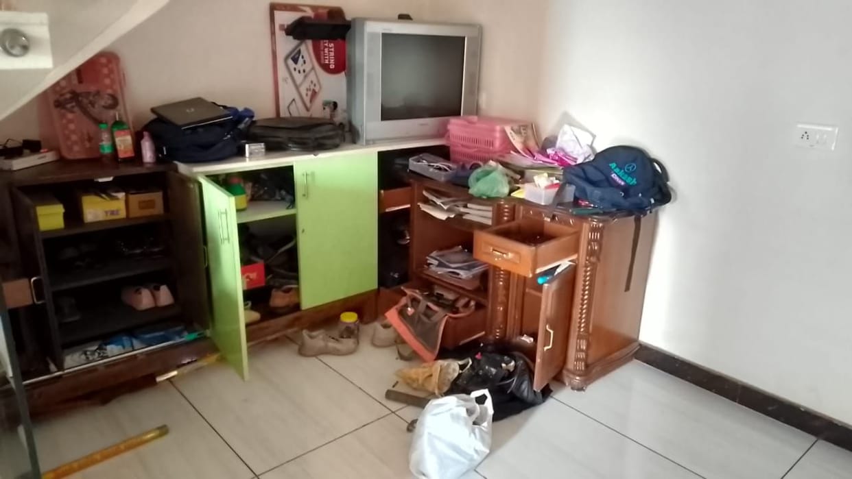 3.56 lakh rupees stolen by breaking the lock of the house