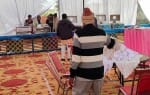 12जेएनडी27: समिति के दौरे के लिए लगाए गए खाने के स्टाल। संवाद