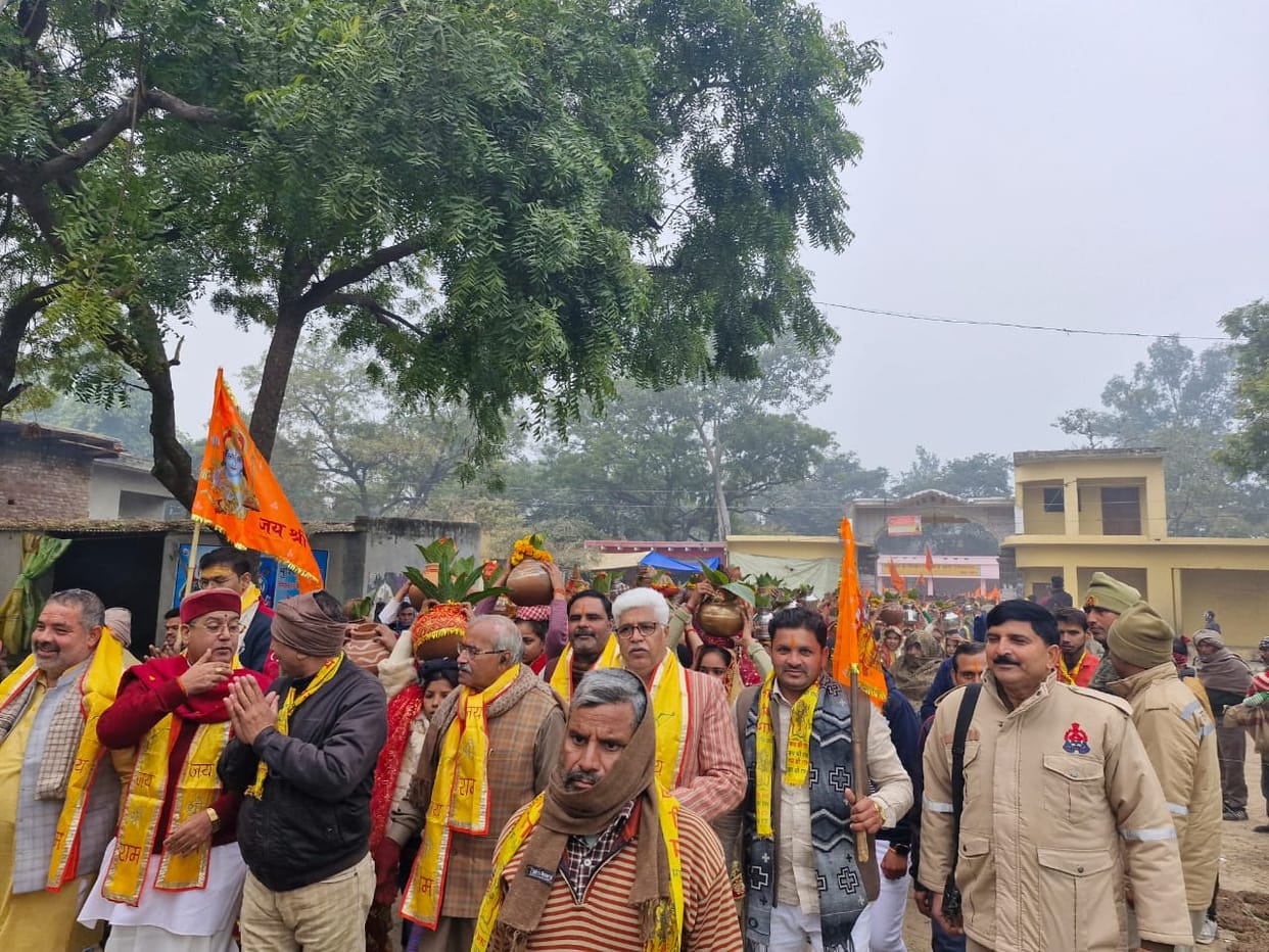 Flowers rained on Akshat Kalash in Ashok Singhal's village