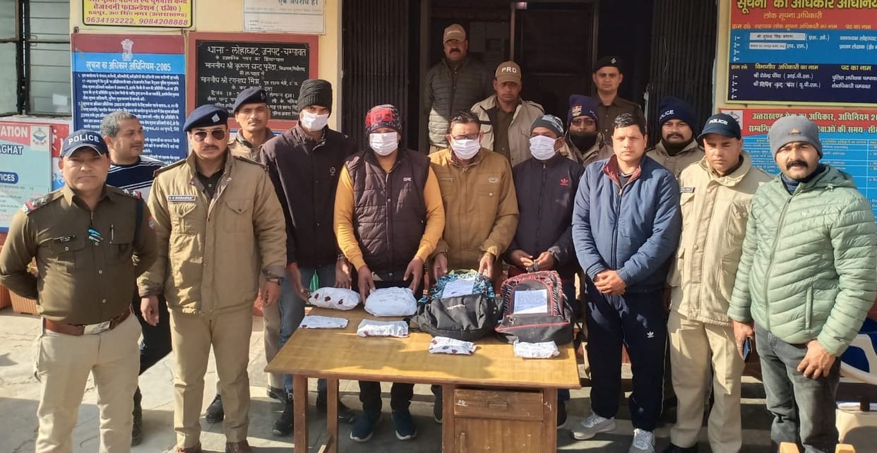 Six smugglers arrested with more than five and a half kilos of hashish