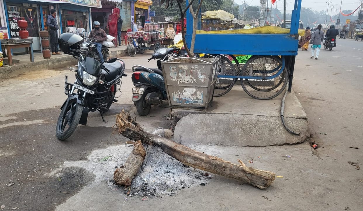 Effort to remove cold from extinguished bonfire in the city