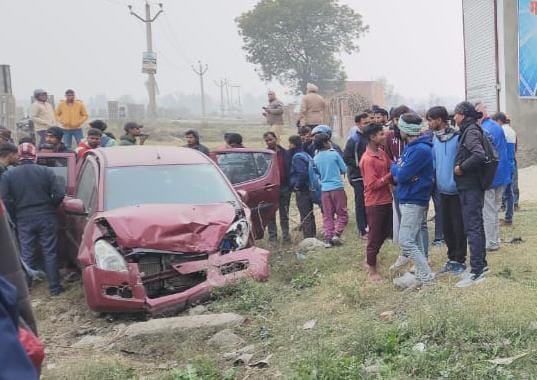 Cars collide head-on on highway, seven injured including female doctor