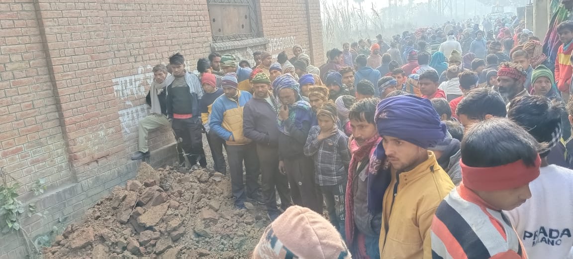 Demand for search of youth, attempt to create traffic jam by protesting