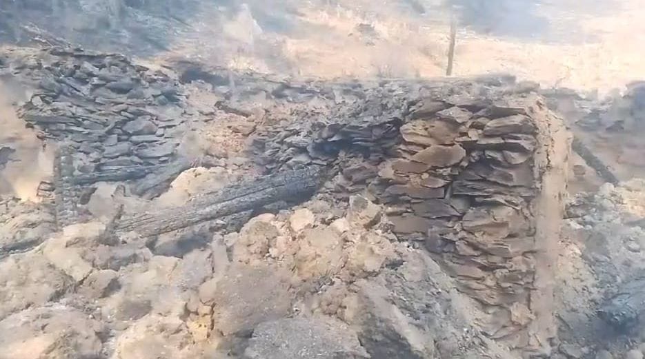 Four mud houses burnt to ashes due to forest fire