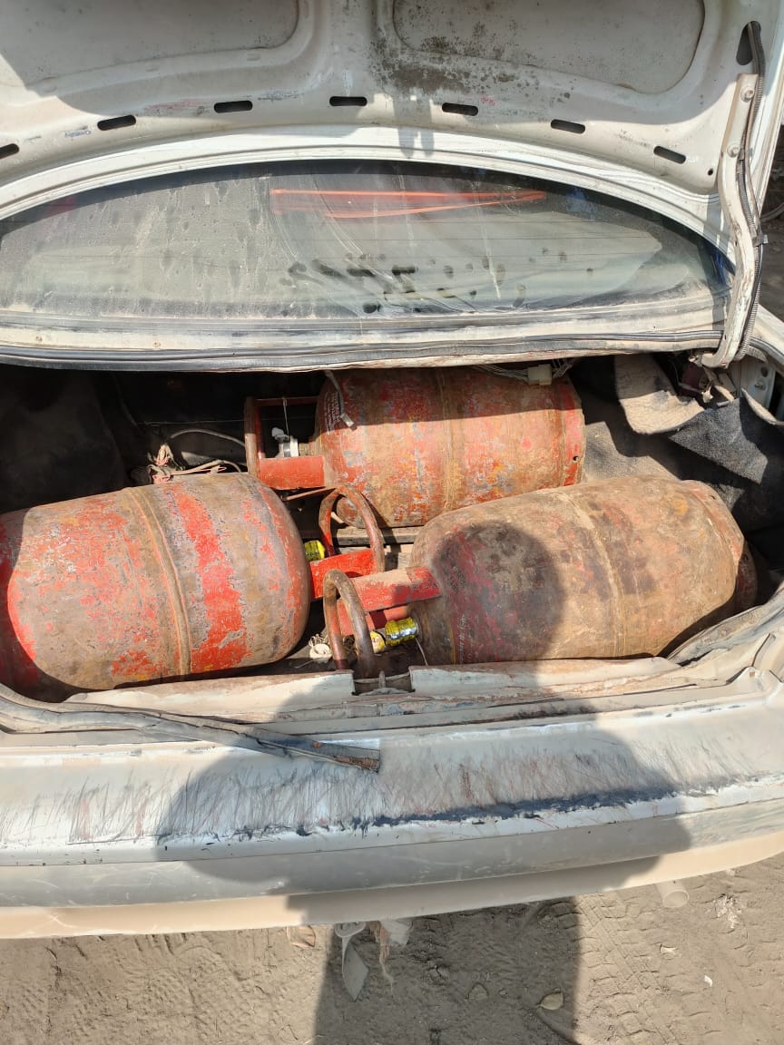 Chief Minister's flying squad raided the shop, seized 12 domestic gas cylinders