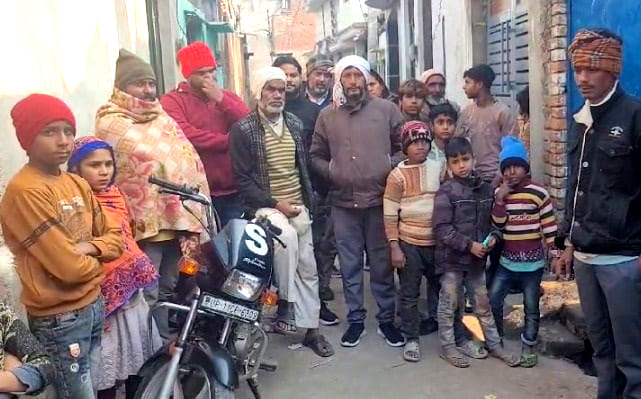 Fighting and stone pelting due to rivalry, death of villager