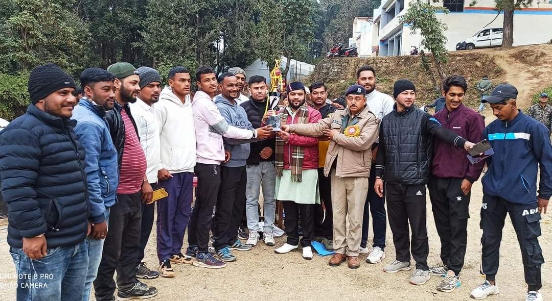Gumdesh captures Chaukham cricket competition