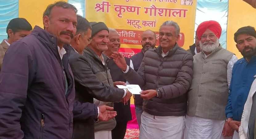 Checks of grant amount of Rs 1 crore 60 lakh distributed to cow shelters