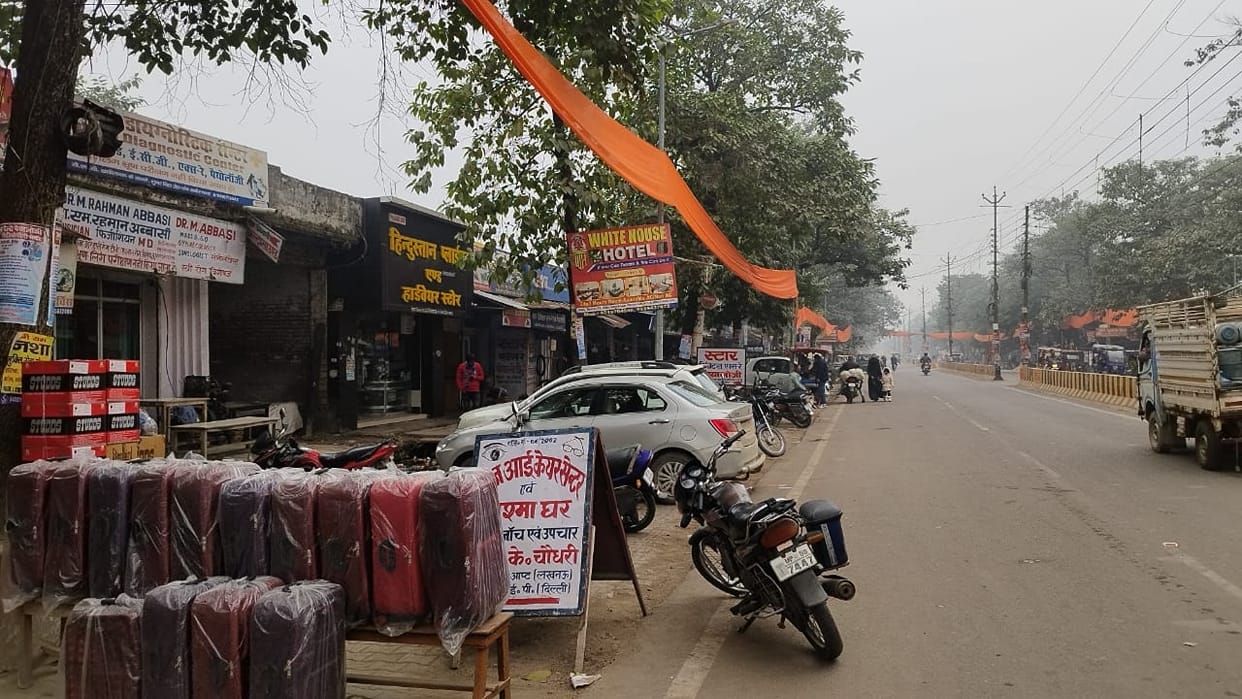 encroachment on bank chauraha