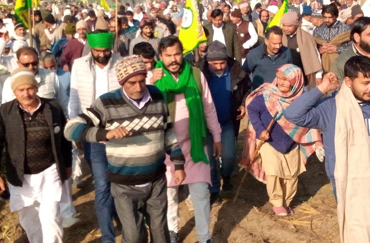 Protest against power grid line: Company dug it, farmers called bulldozers to stop it