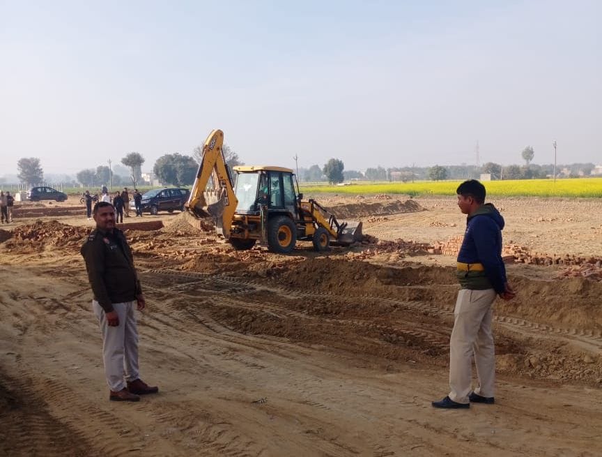 Bulldozers roared in illegal colonies being established at two places.