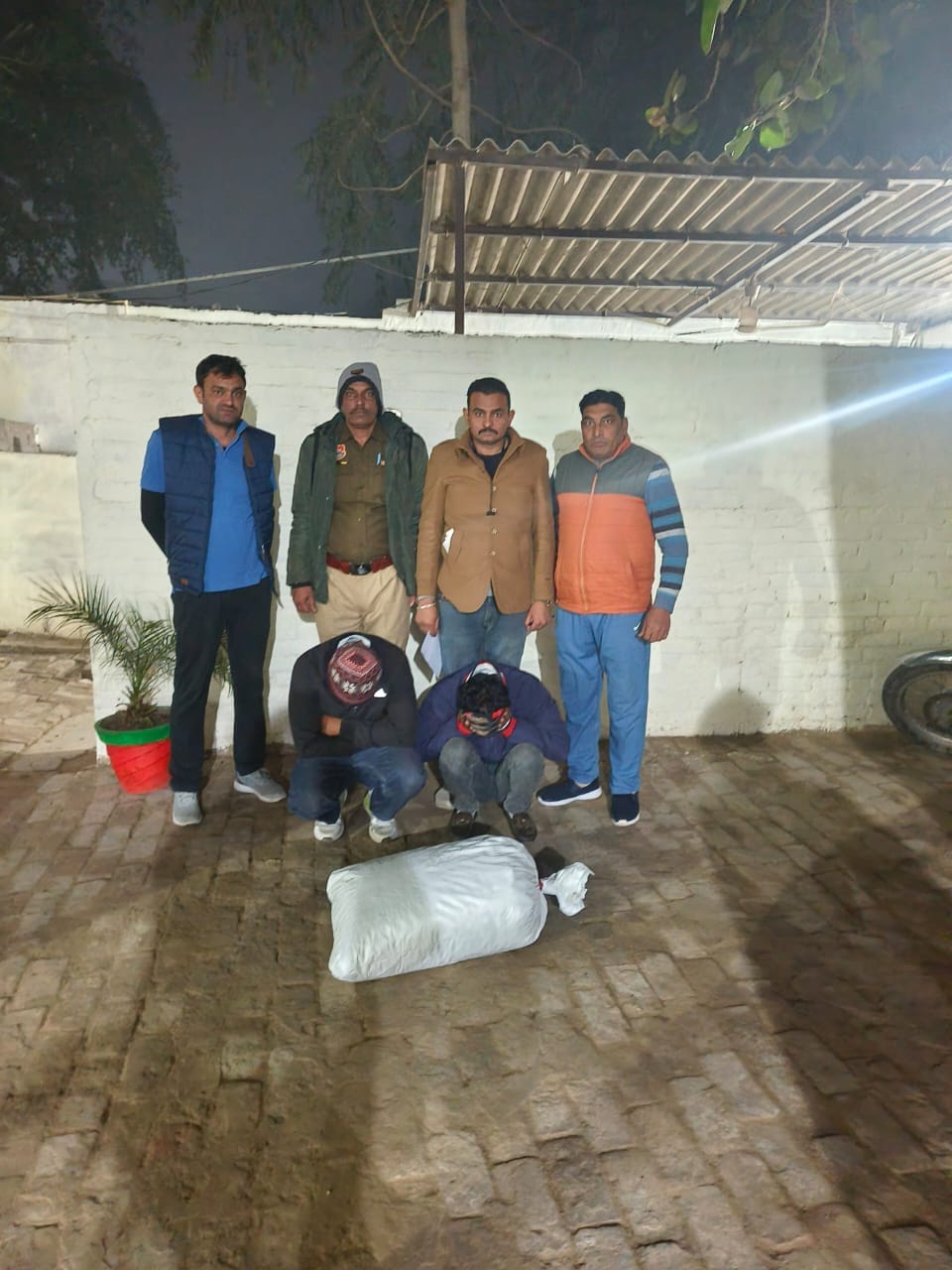 Two youths arrested with 12 and a half kilos of dodapost, bought from Fatehabad