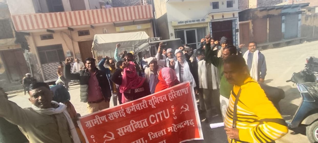 The government should soon implement the agreement reached on the demands of rural sanitation workers.