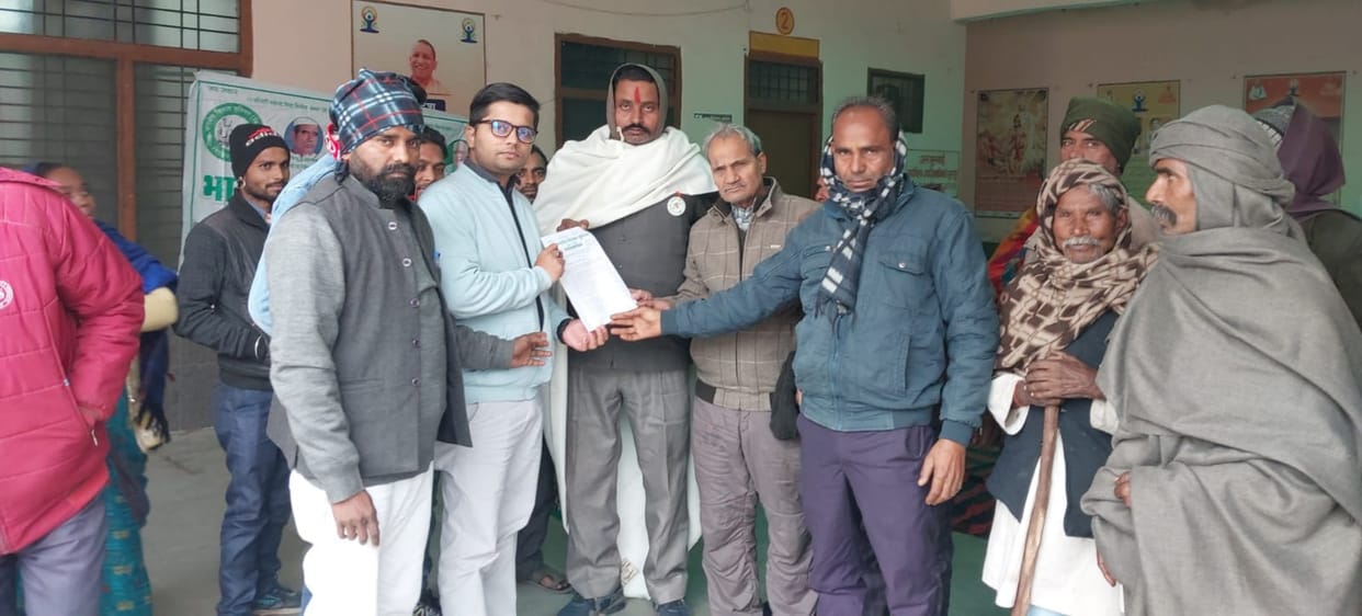 BKU workers demonstrated against the problems and submitted memorandum