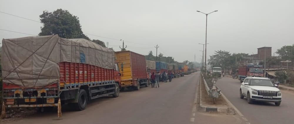 Form not available from Nepal, queue of vehicles on the border