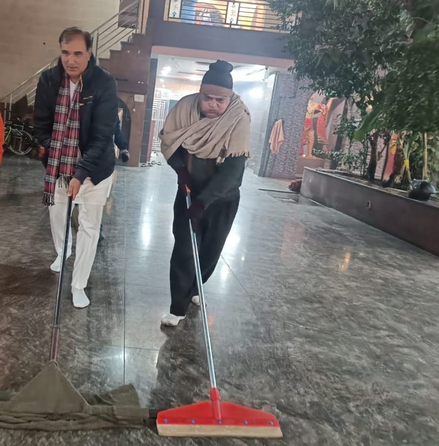 BJP District President launched cleanliness campaign in Baba Balakpuri Dham