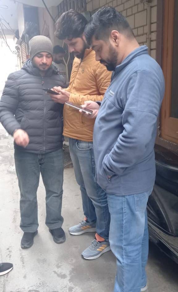 Giving identity card, not giving OTP, city residents are not even ready to open the gate