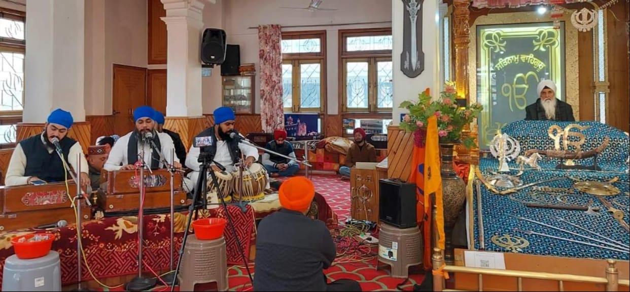 Shabad-kirtan took place on the birth anniversary of Guru Gobind Singh