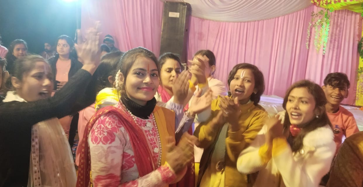 Devotees danced to the hymns of Khatu Shyam