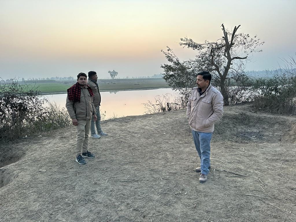 Tigress sets up camp near Devha river, panic