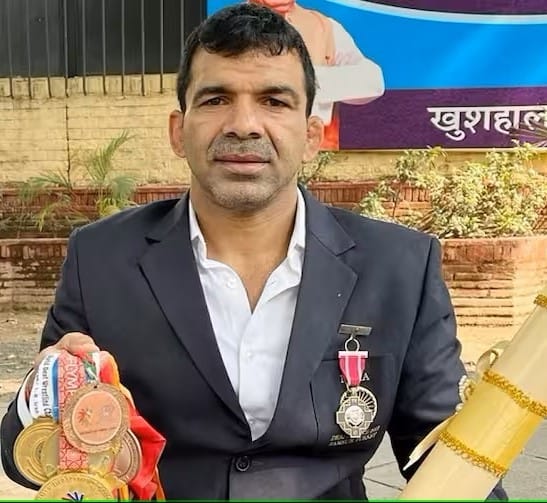 Dumb wrestler posted for Sakshi Malik on