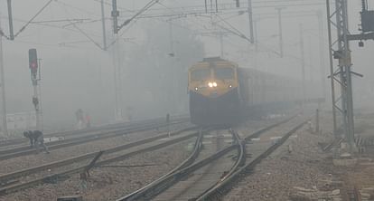 Effect of fog Trains ran late by 14 hours condition of passengers deteriorated in winter