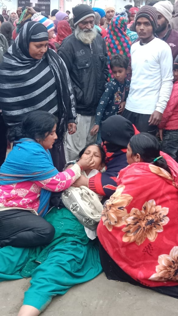 Mother was fainting after seeing the dead body, said - hang the murderers of her son