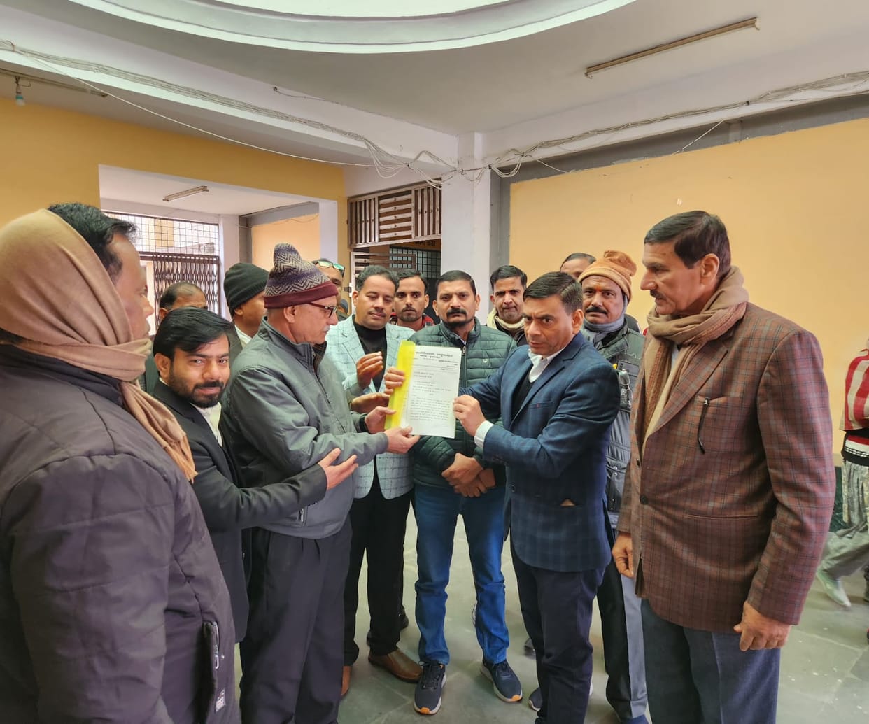 Advocates gave memorandum demanding establishment of High Court bench
