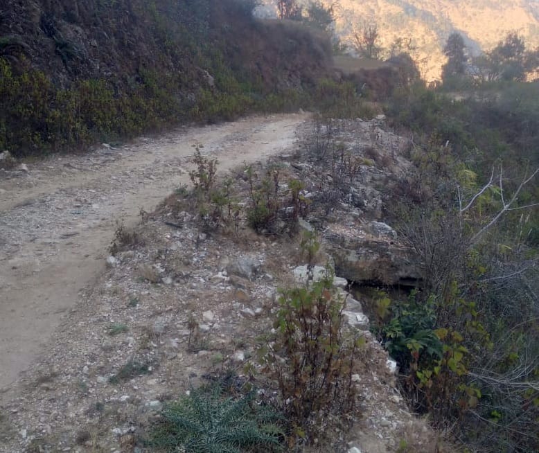 Asphaltization not done on Limatoda road even after 30 years
