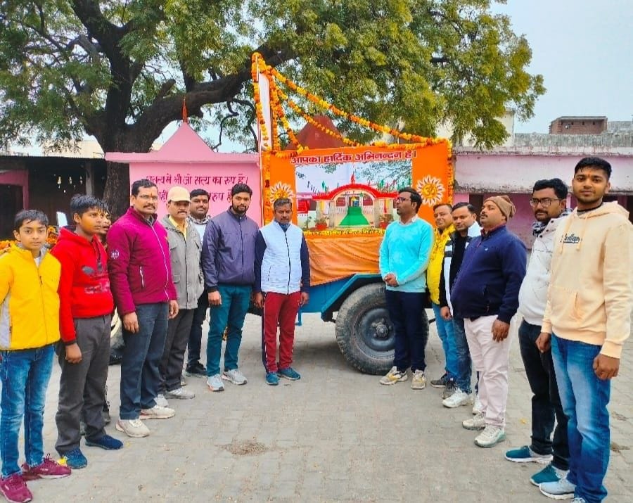 Distribute worshiped Akshat in Mahua Dabra