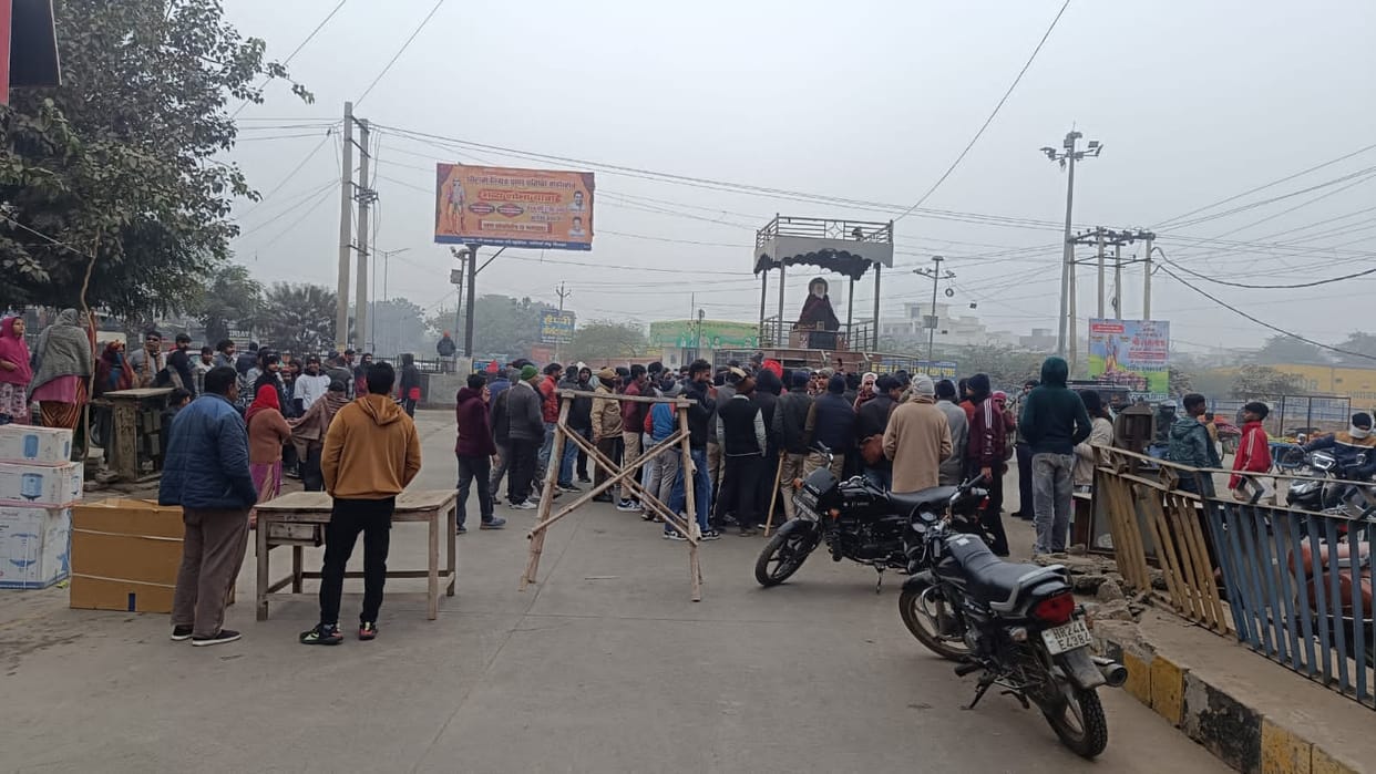 Valmiki community blocked the square demanding arrest of the accused