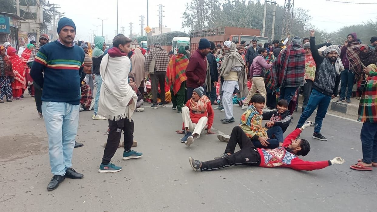 MNREGA workers demonstrated and blocked the highway
