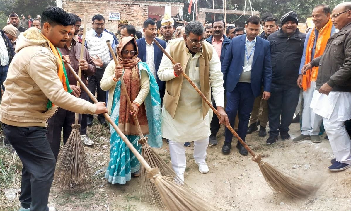 Minister in charge gave the message of cleanliness by sweeping the temple