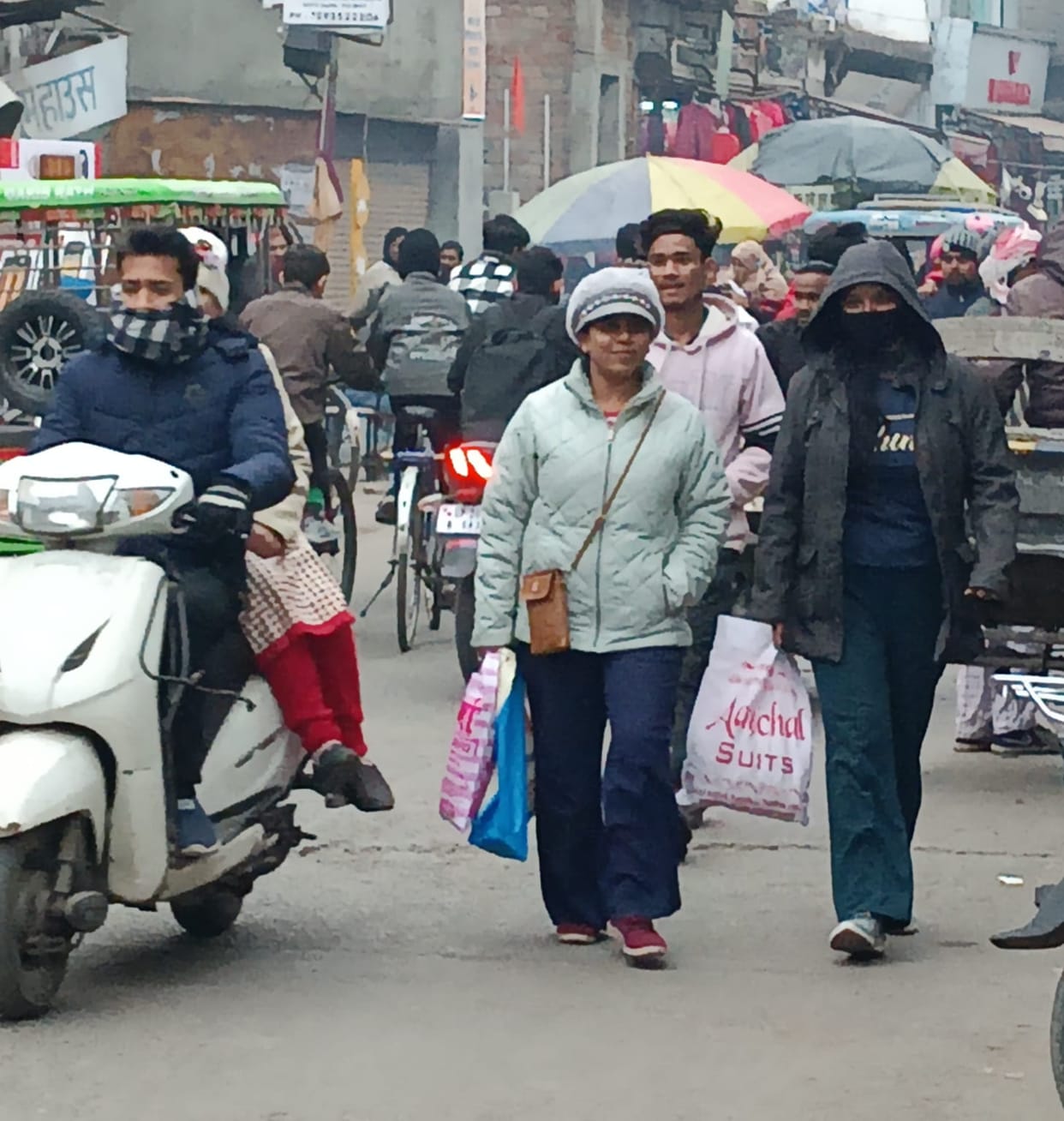 There was no sunshine throughout the day, people shivered due to cold wave