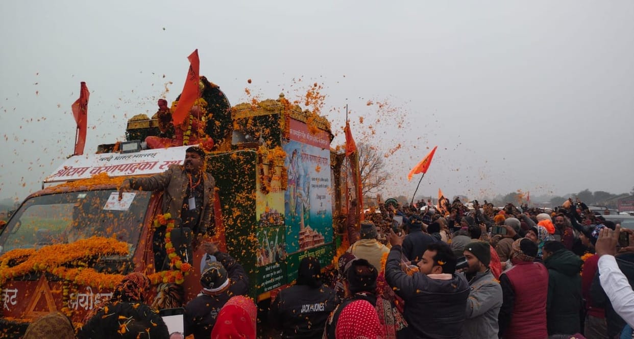 Flowers showered on Charan Paduka Yatra, echo of Jai Shri Ram everywhere