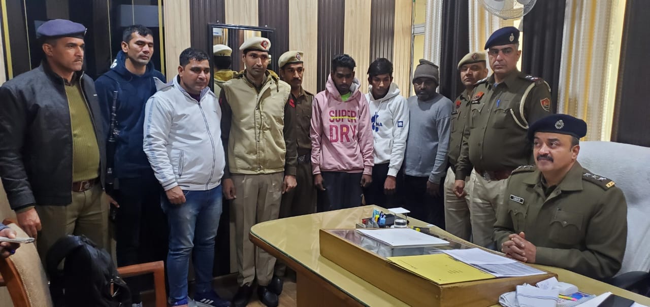 Father and son arrested for stealing 30 gates of government schools, veterinary hospitals