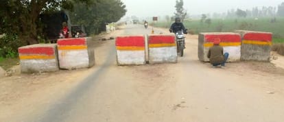 Indicators installed on stones placed on Kolaghat bridge