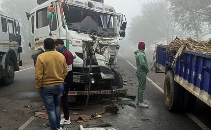 Due to dense fog, three dumpers collided on Jind Barwala Road, no loss of life or property.