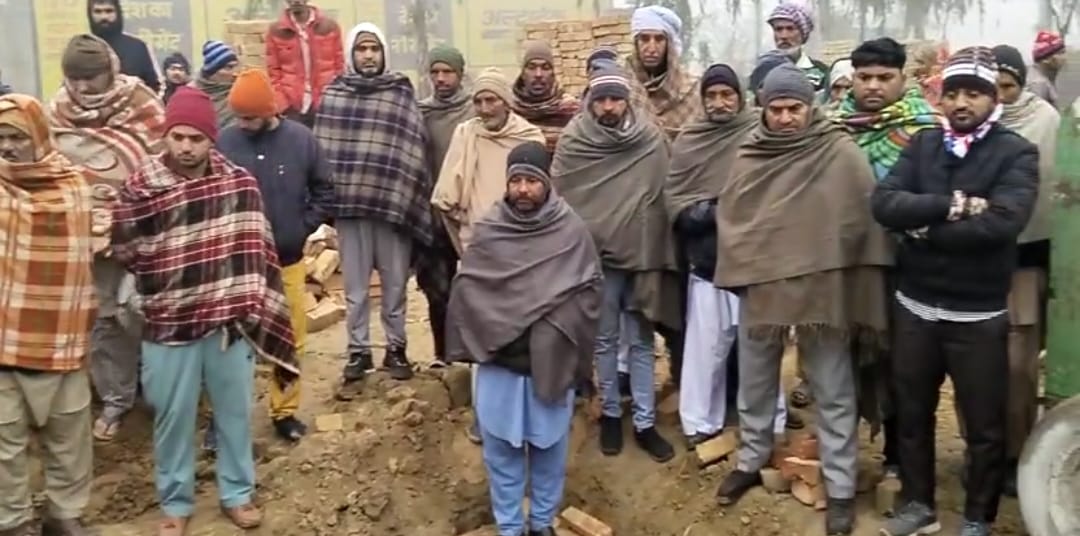 Villagers of village Lali stopped the work of connecting the water house of MLA's village to the minor.