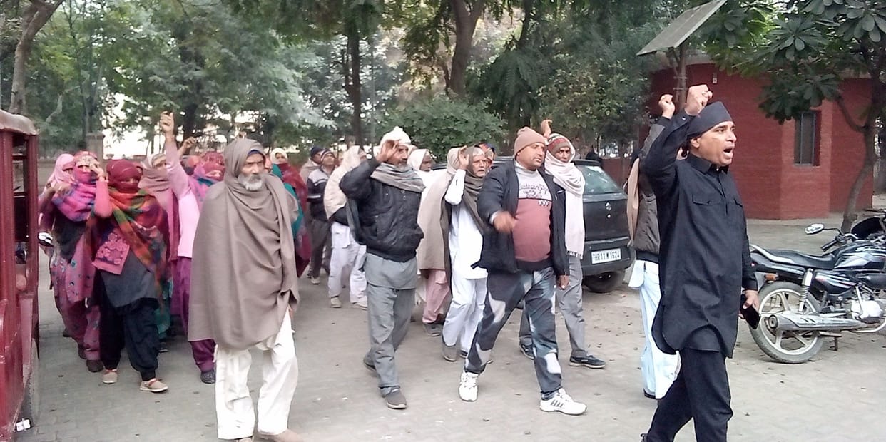District councilor demonstrated with villagers wearing black clothes to get possession of plots