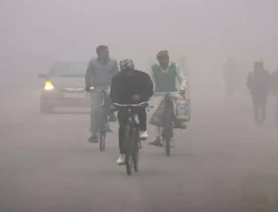 Fog remained throughout the day, people remained shivering due to lack of sunlight